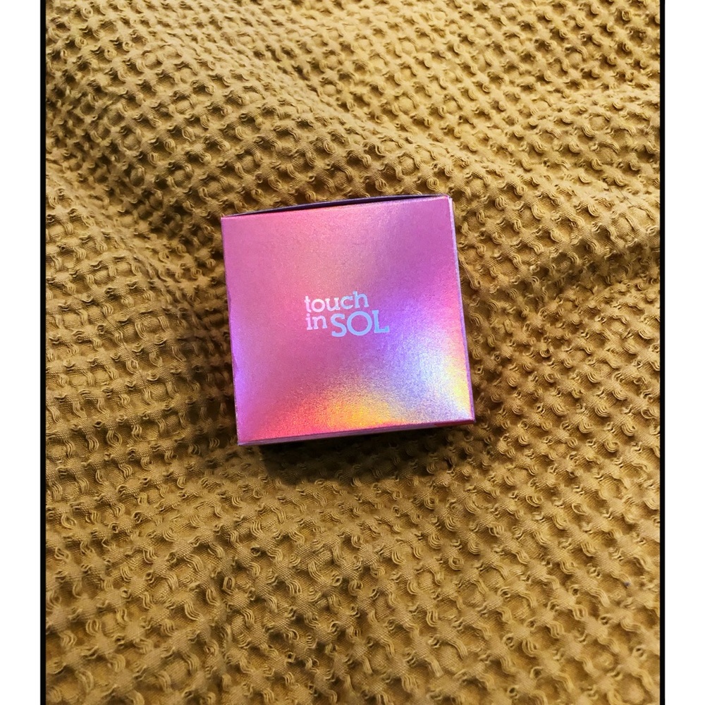 Touch in Sol Glassy Skin Balm